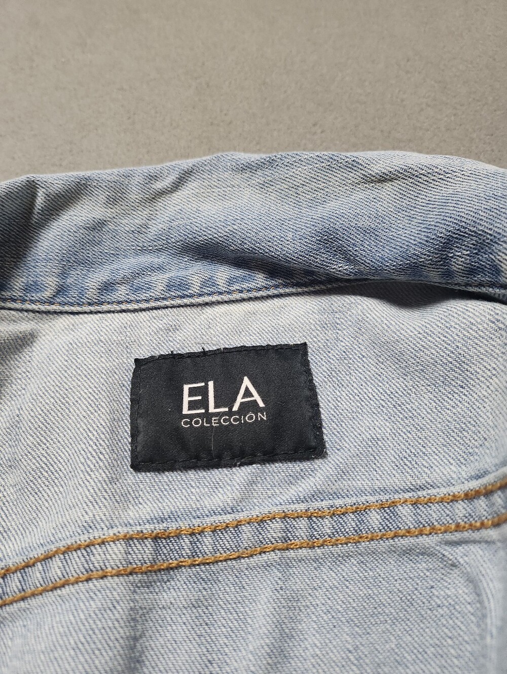 ELA COLECCIÓN Light Wash Denim Trucker Jacket Size S – Classic Button-Up - Picture 4 of 8